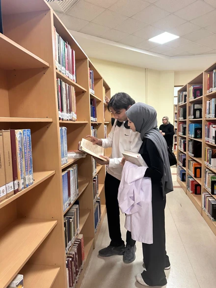 Genç Kimyagerler Kütüphanemizdeydi